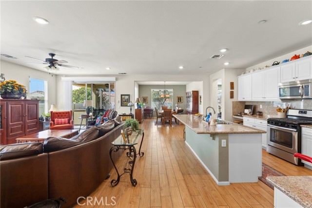 Detail Gallery Image 5 of 37 For 19120 Tiempo, Apple Valley,  CA 92308 - 3 Beds | 2 Baths