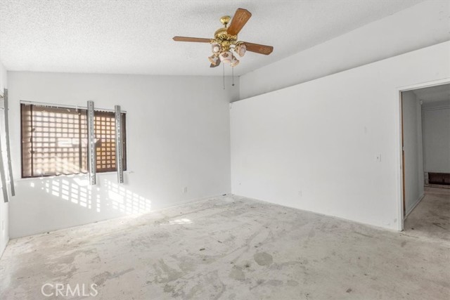 Detail Gallery Image 31 of 37 For 13511 Mountain Drive, Hesperia,  CA 92344 - 4 Beds | 2 Baths