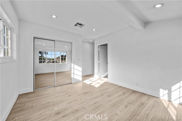 Detail Gallery Image 8 of 14 For 14857 Tuba, –,  CA 91345 - 4 Beds | 2 Baths