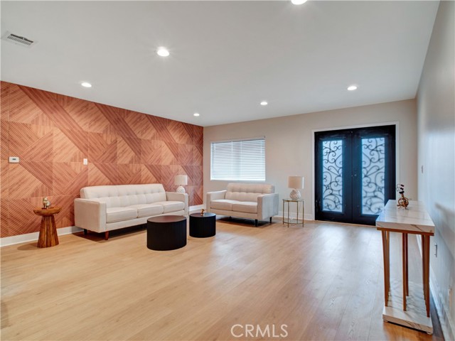 Detail Gallery Image 4 of 32 For 17961 Martha Street, Encino,  CA 91316 - 4 Beds | 3 Baths