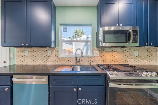 Detail Gallery Image 6 of 35 For 1680 S Rimpau Bld, Los Angeles,  CA 90019 - 2 Beds | 2 Baths