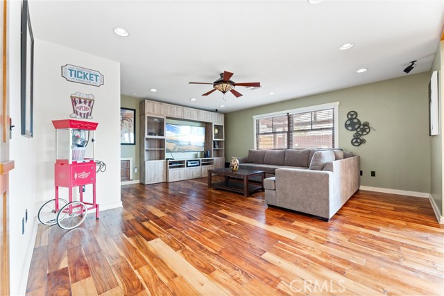 1944 W Lullaby Lane, Anaheim CA: https://media.crmls.org/medias/9042e1a3-0f61-4696-b90f-807e85b20ee9.jpg