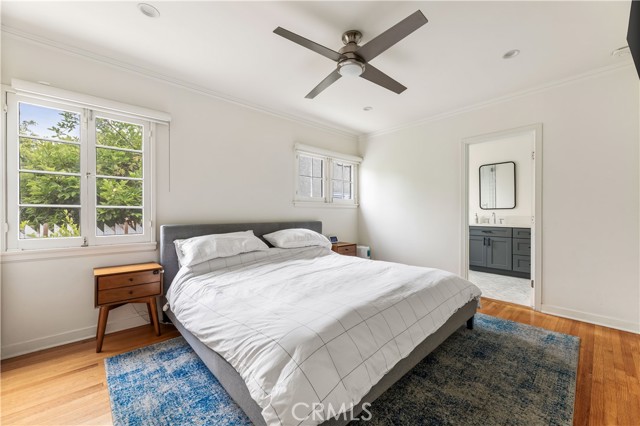 2818 S Holt Avenue, Los Angeles CA: https://media.crmls.org/medias/904378a4-e881-40b8-b923-b5f4c7539611.jpg