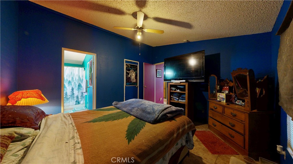 https://media.crmls.org/medias/90459a61-916e-4059-981f-0522c94f2e7a.jpg?preset=X-Large