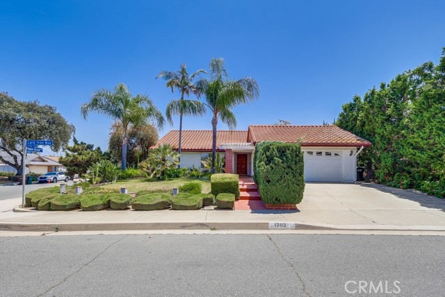 1702 Lark Tree Way, Hacienda Heights CA: https://media.crmls.org/medias/9046d4d5-2790-4f39-9a60-31bc6a33f58a.jpg