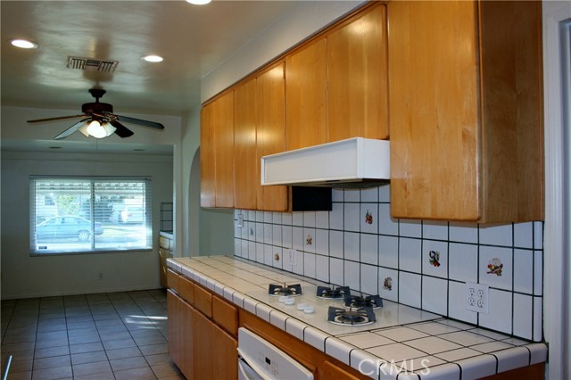 Detail Gallery Image 10 of 24 For 5056 Newcastle Ave, Encino,  CA 91316 - 3 Beds | 2 Baths
