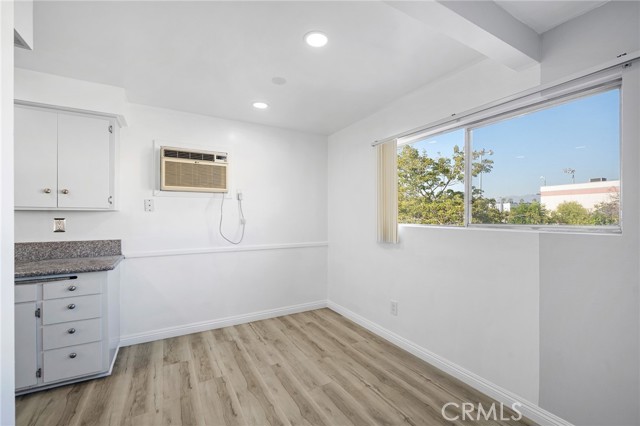 Detail Gallery Image 7 of 17 For 208 E Chevy Chase Dr #12,  Glendale,  CA 91205 - 2 Beds | 1 Baths