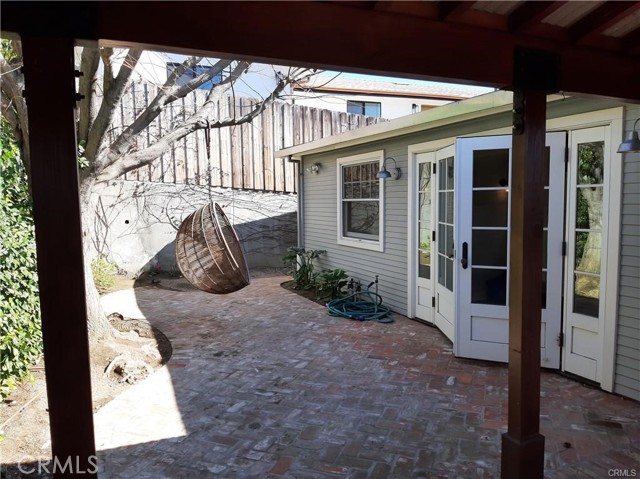 Detail Gallery Image 3 of 12 For 4827 Mendota Ave, Los Angeles,  CA 90042 - 2 Beds | 1 Baths