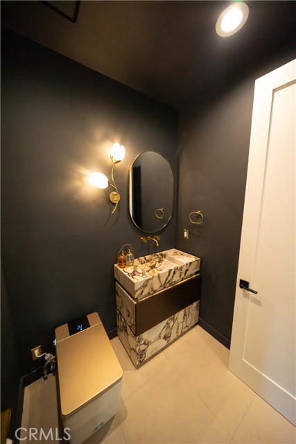 Detail Gallery Image 44 of 74 For 17437 Oak Creek Ct, Encino,  CA 91316 - 5 Beds | 5/1 Baths