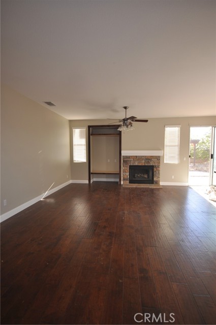 8945 Honeysuckle Avenue, Hesperia CA: https://media.crmls.org/medias/9049e371-91d7-43bc-9b3d-c84779084705.jpg