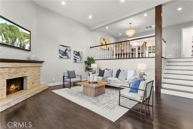 Detail Gallery Image 3 of 31 For 21066 Poolside, Huntington Beach,  CA 92648 - 2 Beds | 2/1 Baths