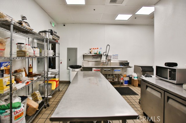 5537 W Sunset Boulevard, Los Angeles CA: https://media.crmls.org/medias/904b1e6b-d3ef-410a-96c6-82d5b0283641.jpg