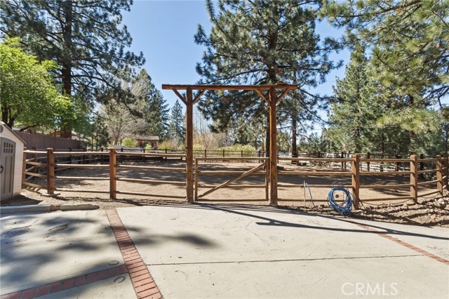 Detail Gallery Image 8 of 41 For 2160 Mariposa, Big Bear City,  CA 92314 - 3 Beds | 2 Baths