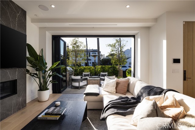 508 Goldenrod Avenue, Corona del Mar CA: https://media.crmls.org/medias/904ced24-8d8e-4ac3-81c2-a3031430b2b4.jpg