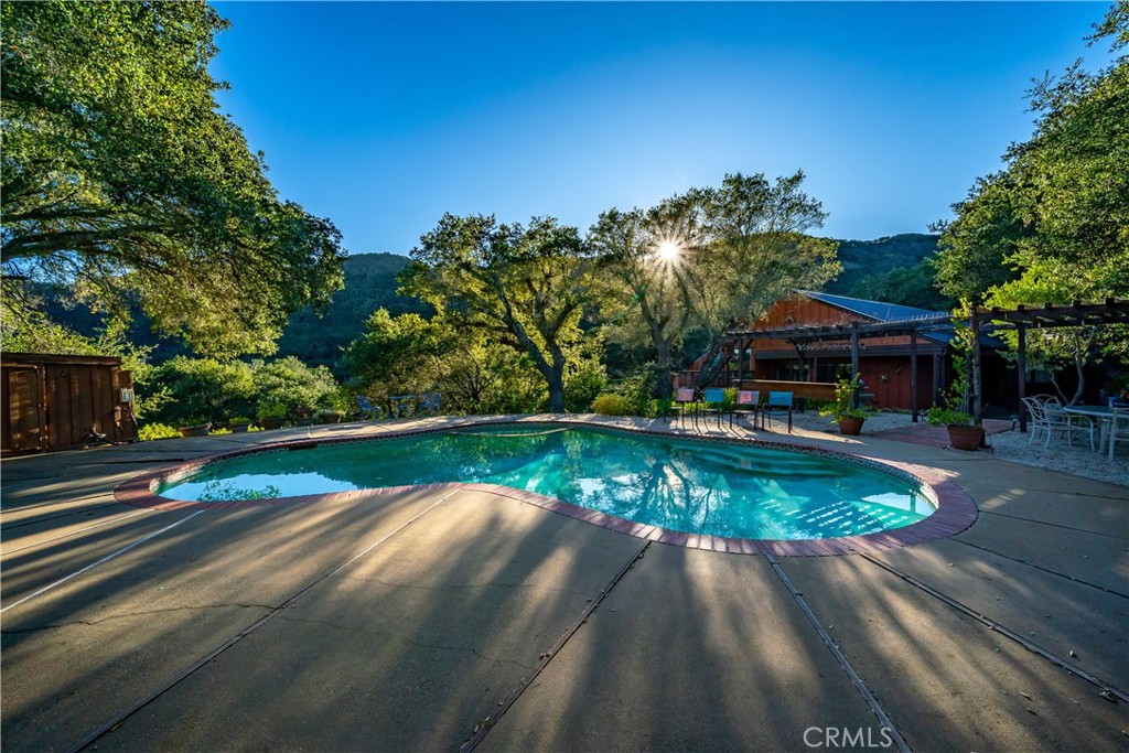 https://media.crmls.org/medias/904cf548-fb72-441a-8de4-37560fd220c3.jpg?preset=X-Large