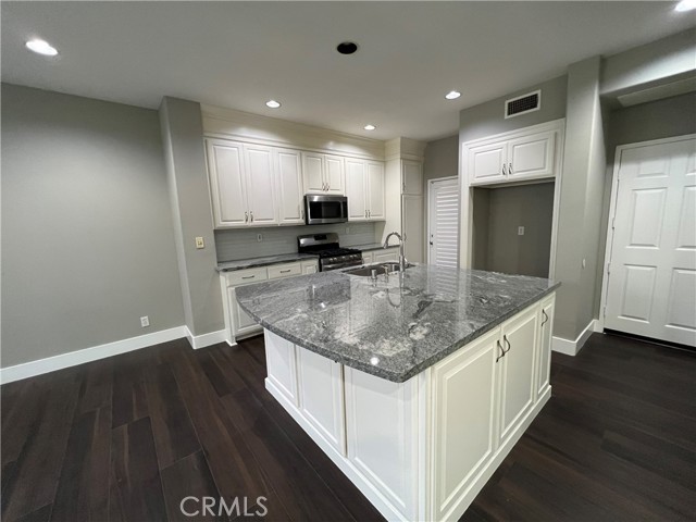 2 Nantucket Lane, Aliso Viejo CA: https://media.crmls.org/medias/904d77fb-c490-4fe3-a44d-ffb14ae4a179.jpg