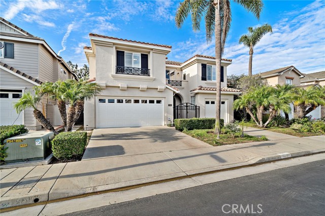 Detail Gallery Image 2 of 49 For 7095 Ashley Dr, Huntington Beach,  CA 92648 - 5 Beds | 3 Baths