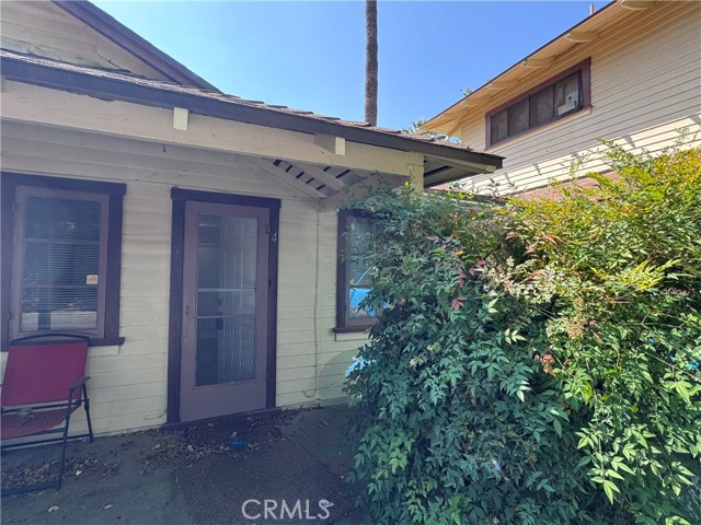 2726 5th Street, Riverside CA: https://media.crmls.org/medias/904e5cc4-6069-4f36-81ca-b1516e89cfc3.jpg