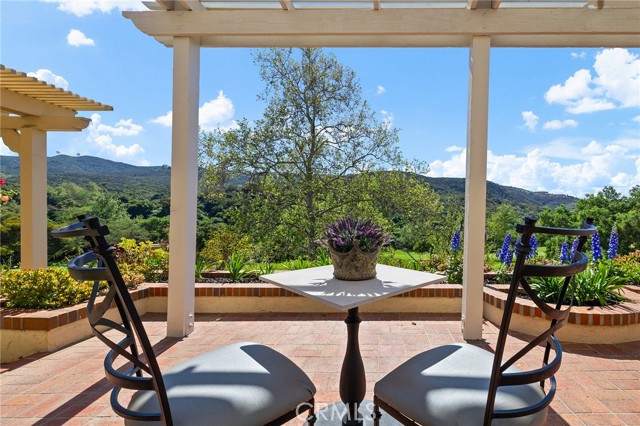 29122 Laurel Valley Drive, Vista CA: https://media.crmls.org/medias/904eafb9-31b7-4e76-b2b8-0e891a642f51.jpg