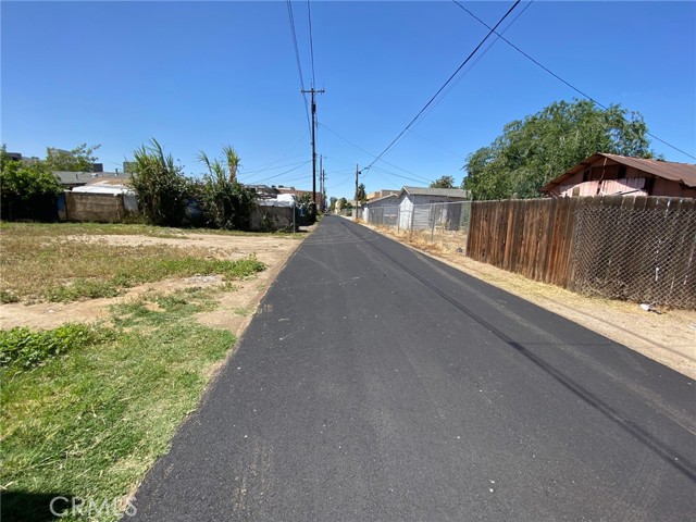 722 Lake Street, Bakersfield, California 93305, ,Land,For Sale,722 Lake Street,CRAR24046272