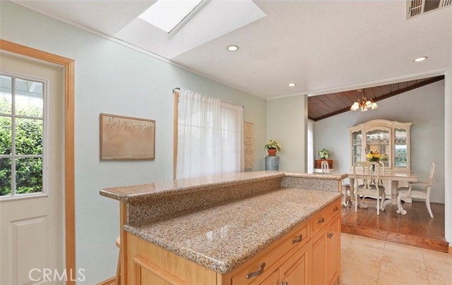 Detail Gallery Image 5 of 13 For 23733 Vanowen St, West Hills,  CA 91307 - 3 Beds | 2 Baths