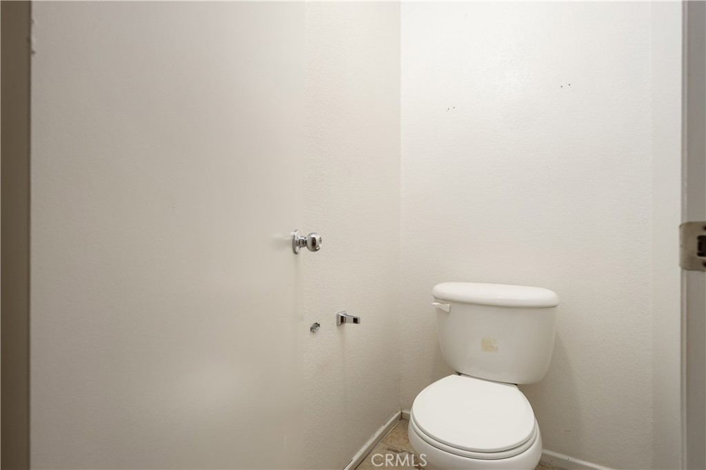 https://media.crmls.org/medias/9052ade3-3c7a-40a5-999a-5b0288a3d1de.jpg?preset=X-Large