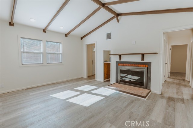 Detail Gallery Image 2 of 18 For 42520 Sonoma Dr, Big Bear Lake,  CA 92315 - 4 Beds | 2 Baths