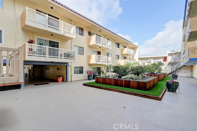 1707 Pacific Coast Highway, Hermosa Beach, California 90254, 2 Bedrooms Bedrooms, ,2 BathroomsBathrooms,Residential,Sold,Pacific Coast,SB23158595