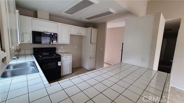 Detail Gallery Image 7 of 32 For 4921 Lake Park Ct, Fallbrook,  CA 92028 - 4 Beds | 2 Baths