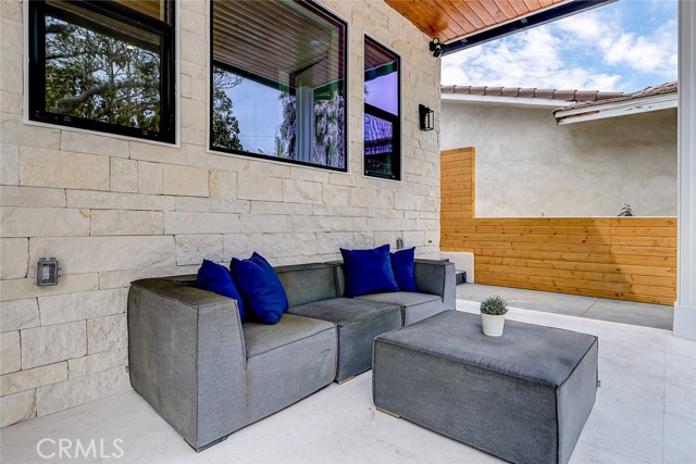 Detail Gallery Image 3 of 75 For 2612 159th St, Redondo Beach,  CA 90278 - 5 Beds | 5/1 Baths