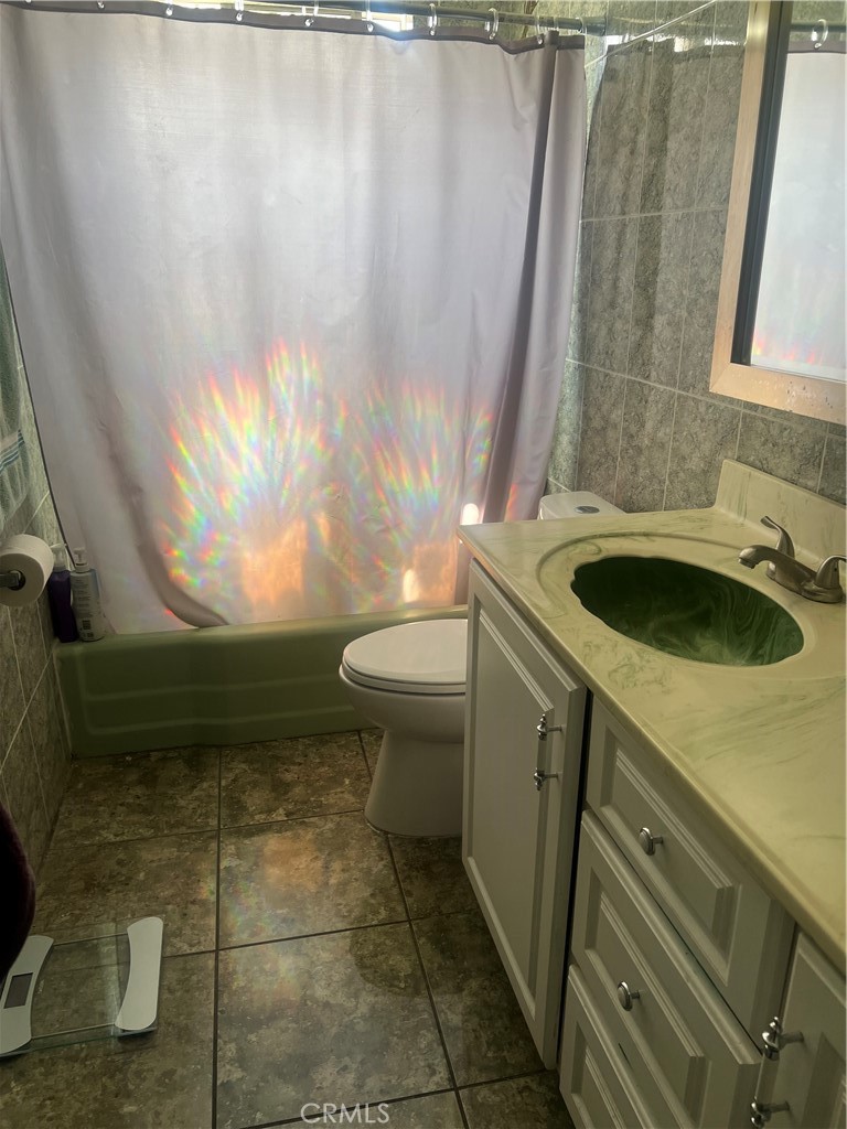 https://media.crmls.org/medias/90561c9d-692e-4d2c-82d0-295cf9d0af1b.jpg?preset=X-Large