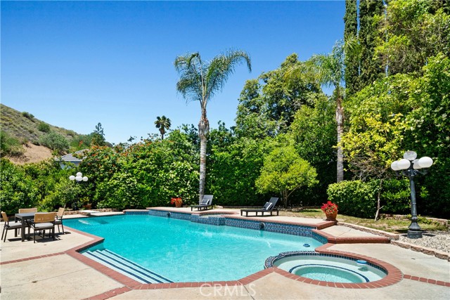 20147 Chapter Drive, Woodland Hills CA: https://media.crmls.org/medias/90565dd6-643f-4327-b411-02d233e84f1c.jpg