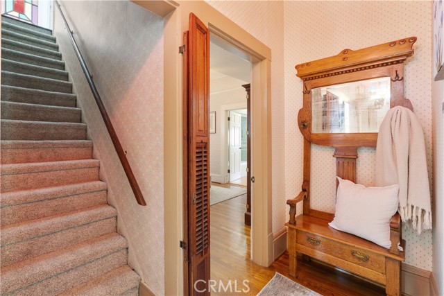 211 E Virginia Avenue, Glendora CA: https://media.crmls.org/medias/90567890-8944-4263-90f6-d61276702fc5.jpg