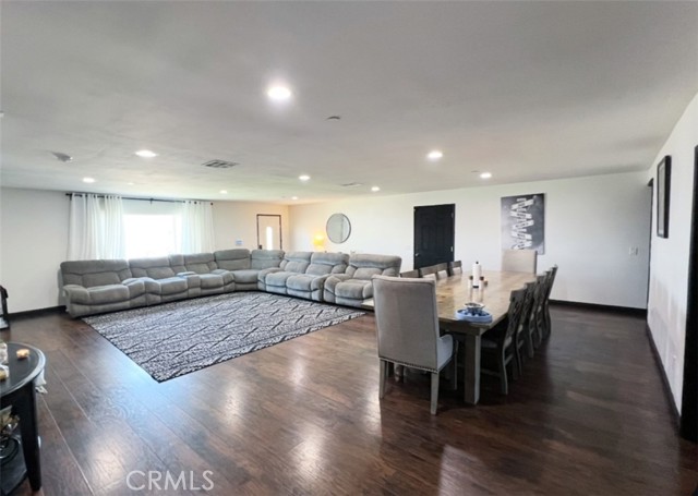 1019 W Arbutus Street, Compton CA: https://media.crmls.org/medias/9056b187-d0d9-4064-9643-3643641b2bab.jpg