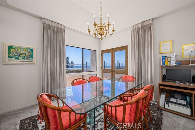 21 Beachcomber Drive, Corona del Mar CA: https://media.crmls.org/medias/9056bd2f-3898-4a8c-aad1-69029dcbf7e0.jpg