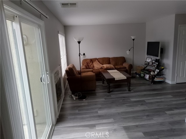 Image 3 of 17 For 7368 Greenhaven Avenue 33