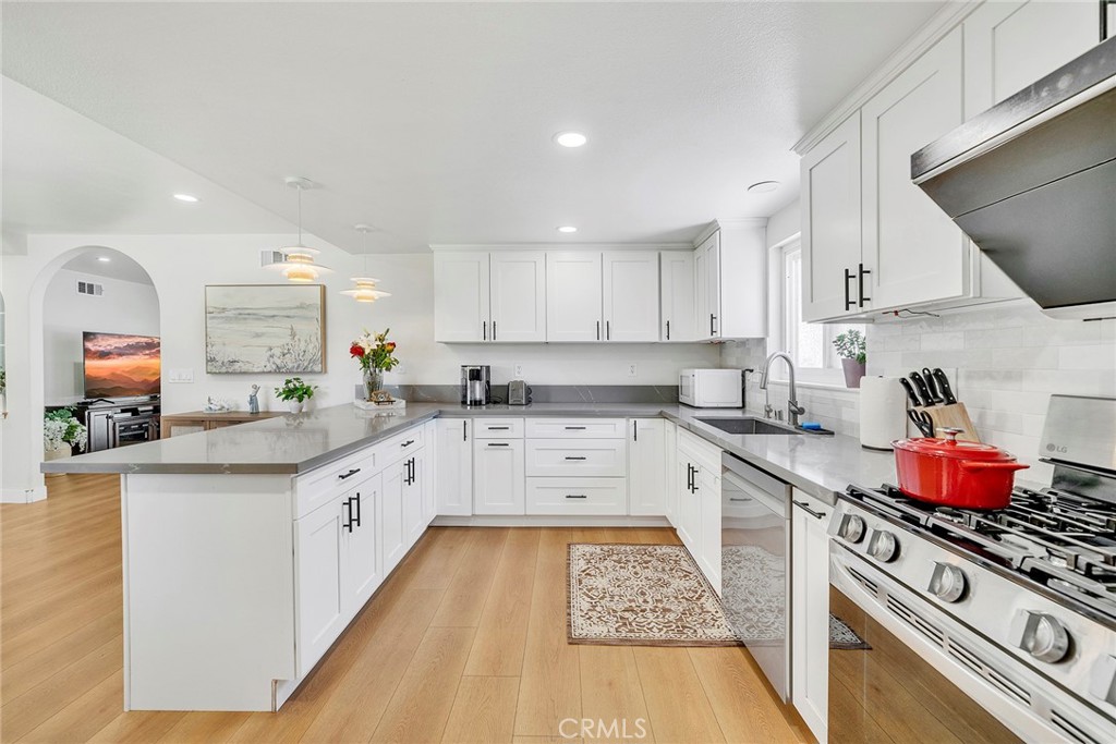 https://media.crmls.org/medias/90572c0a-2a7c-45cc-a7f9-971a46816e8c.jpg?preset=X-Large