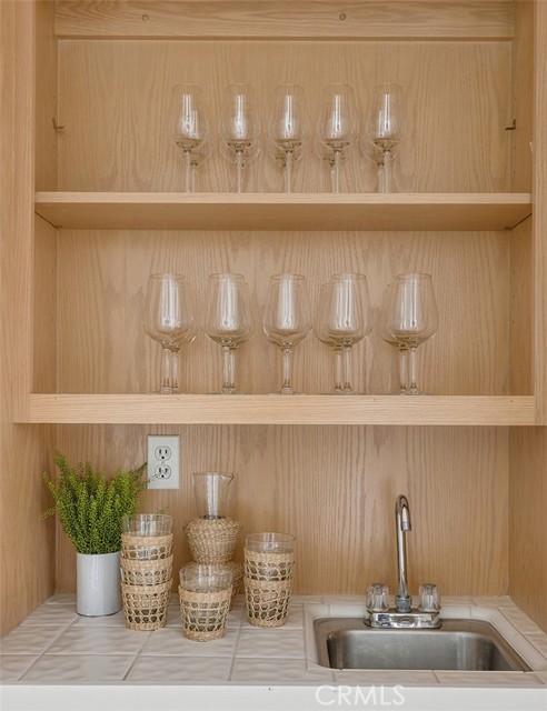 Detail Gallery Image 16 of 33 For 564 Seaward Rd, Corona Del Mar,  CA 92625 - 3 Beds | 2/1 Baths