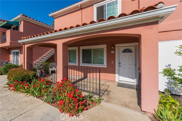 409 Utica Avenue, Huntington Beach CA: https://media.crmls.org/medias/9058b69d-a1e4-4ea7-af81-1231be091283.jpg