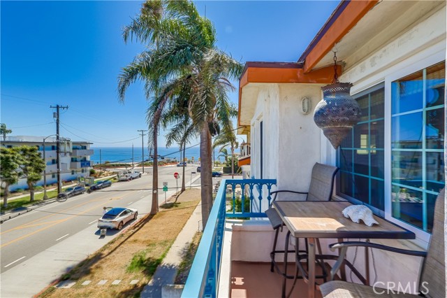 4021 S Pacific Avenue, San Pedro CA: https://media.crmls.org/medias/90598791-6063-4b7a-af81-9c9dd034dc95.jpg
