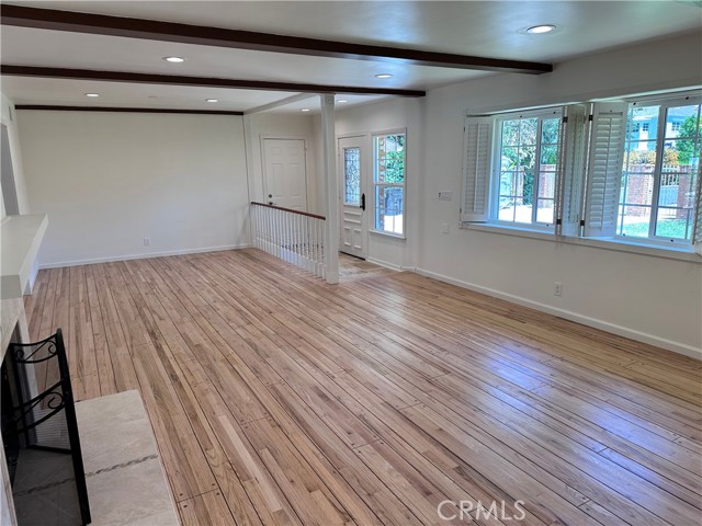 Detail Gallery Image 8 of 47 For 5369 Topeka Dr, Tarzana,  CA 91356 - 3 Beds | 2/1 Baths