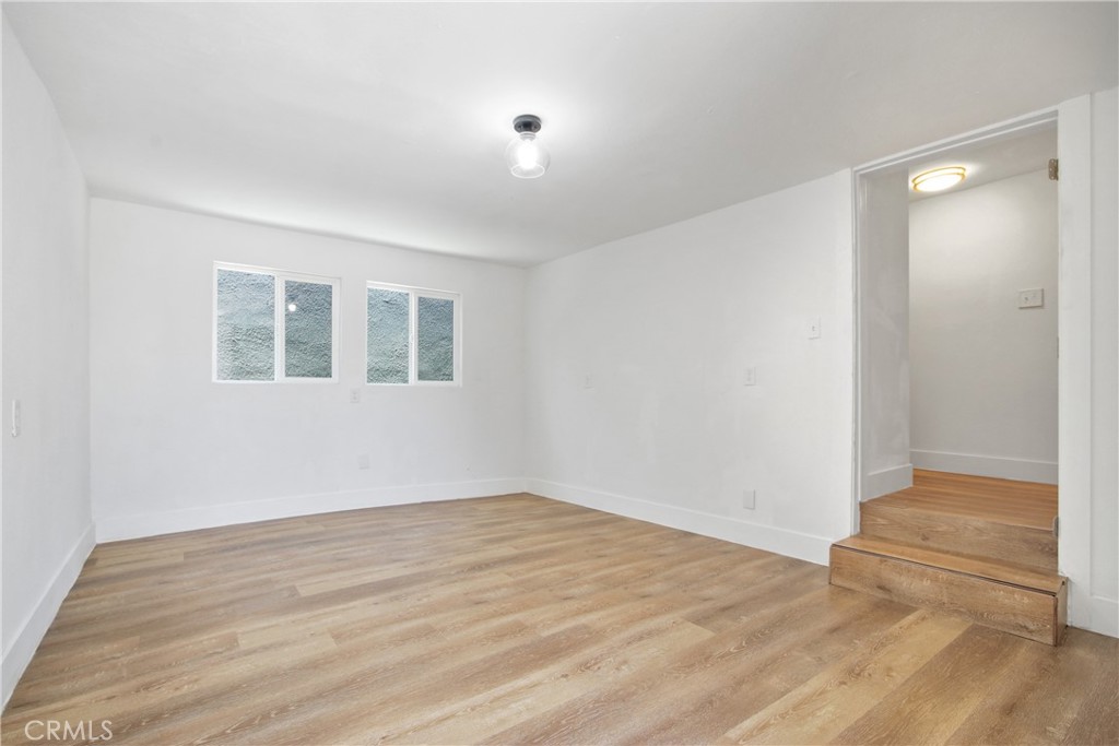 https://media.crmls.org/medias/9059d52e-2e98-4bd0-9f95-bed8ea771485.jpg?preset=X-Large