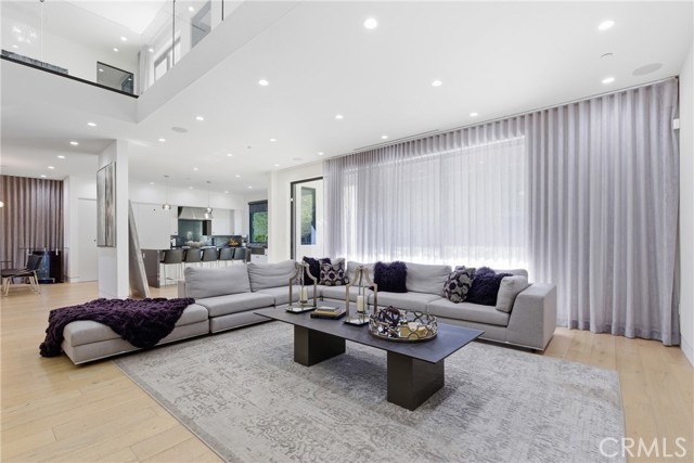 Detail Gallery Image 5 of 48 For 4545 Stern Ave, Sherman Oaks,  CA 91423 - 6 Beds | 5/1 Baths