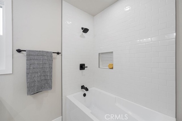 Detail Gallery Image 19 of 26 For 14822 Saticoy St, Van Nuys,  CA 91405 - 2 Beds | 1 Baths