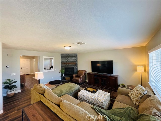 Detail Gallery Image 11 of 44 For 38320 Quiet Run Ct, Murrieta,  CA 92563 - 3 Beds | 2/1 Baths