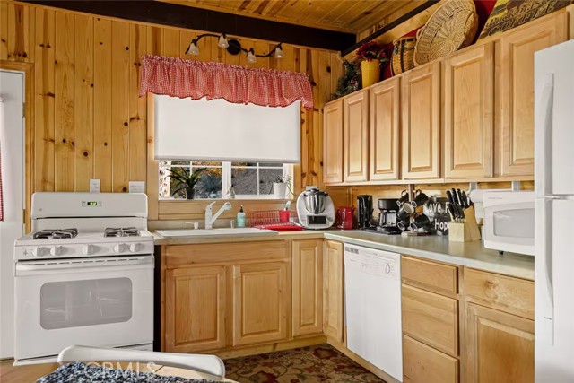 Detail Gallery Image 35 of 70 For 43897 Yosemite Drive, Big Bear Lake,  CA 92315 - 4 Beds | 2 Baths