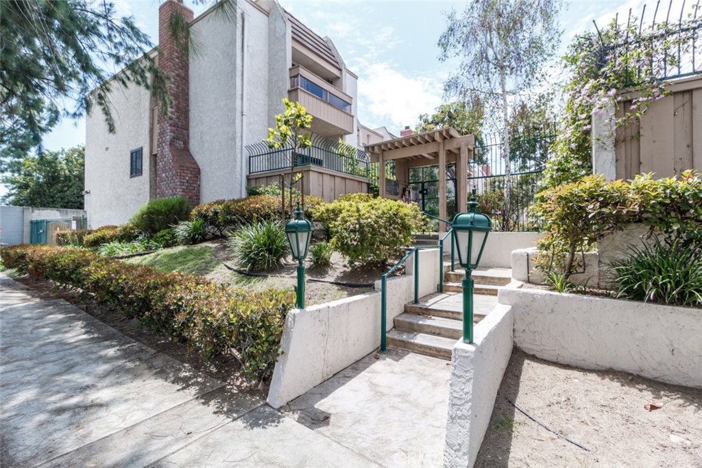 5533 Edward E Horton Lane 14, Encino, CA 91316