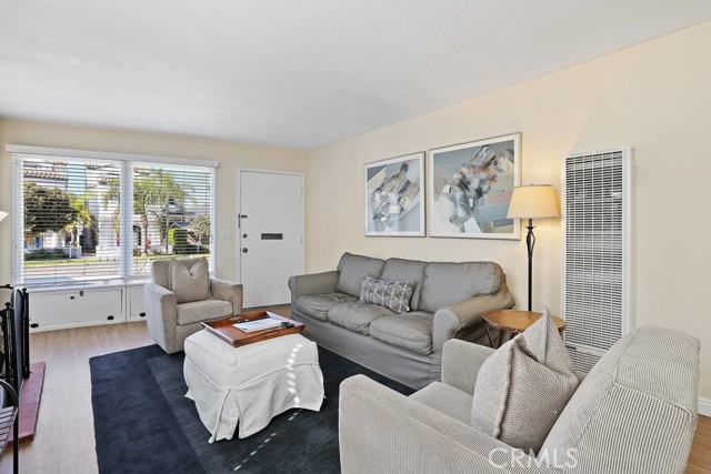 Detail Gallery Image 7 of 29 For 520 12th St, Huntington Beach,  CA 92648 - 2 Beds | 1 Baths