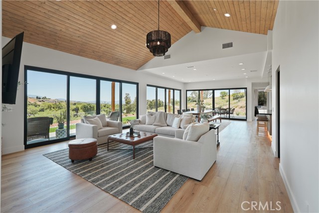 38721 Calle De Toros, Temecula CA: https://media.crmls.org/medias/905c9757-0308-4411-a597-f00f71c14fb6.jpg