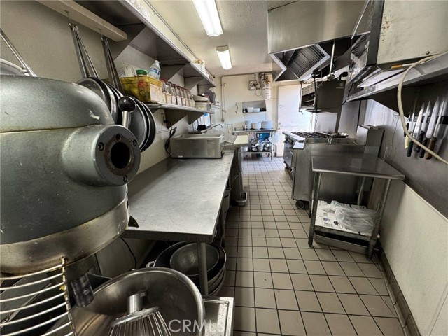 124 E Lincoln Ave, Orange CA: https://media.crmls.org/medias/905cc75b-e29c-4e5e-a6b0-69042380ec45.jpg
